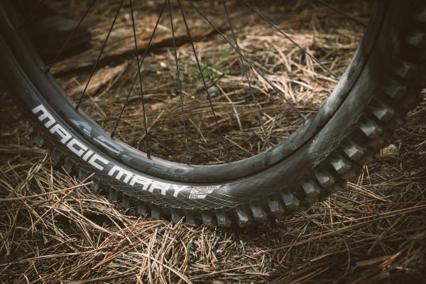 Schwalbe Pneu Magic Mary 29x2.40 SuperGravity Addix UltraSoft TL-Easy black  Produktbild 3